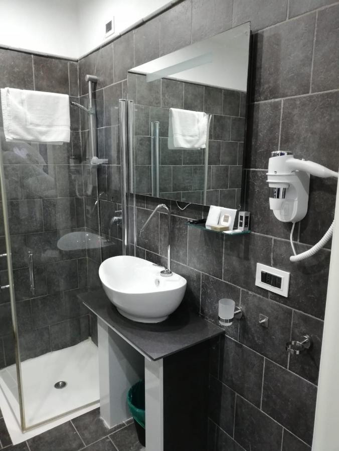 Hotel Yacht Club Angioino Napoli Esterno foto