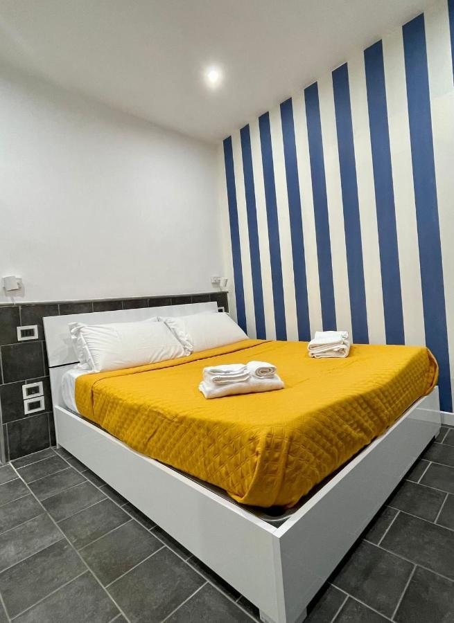 Hotel Yacht Club Angioino Napoli Esterno foto