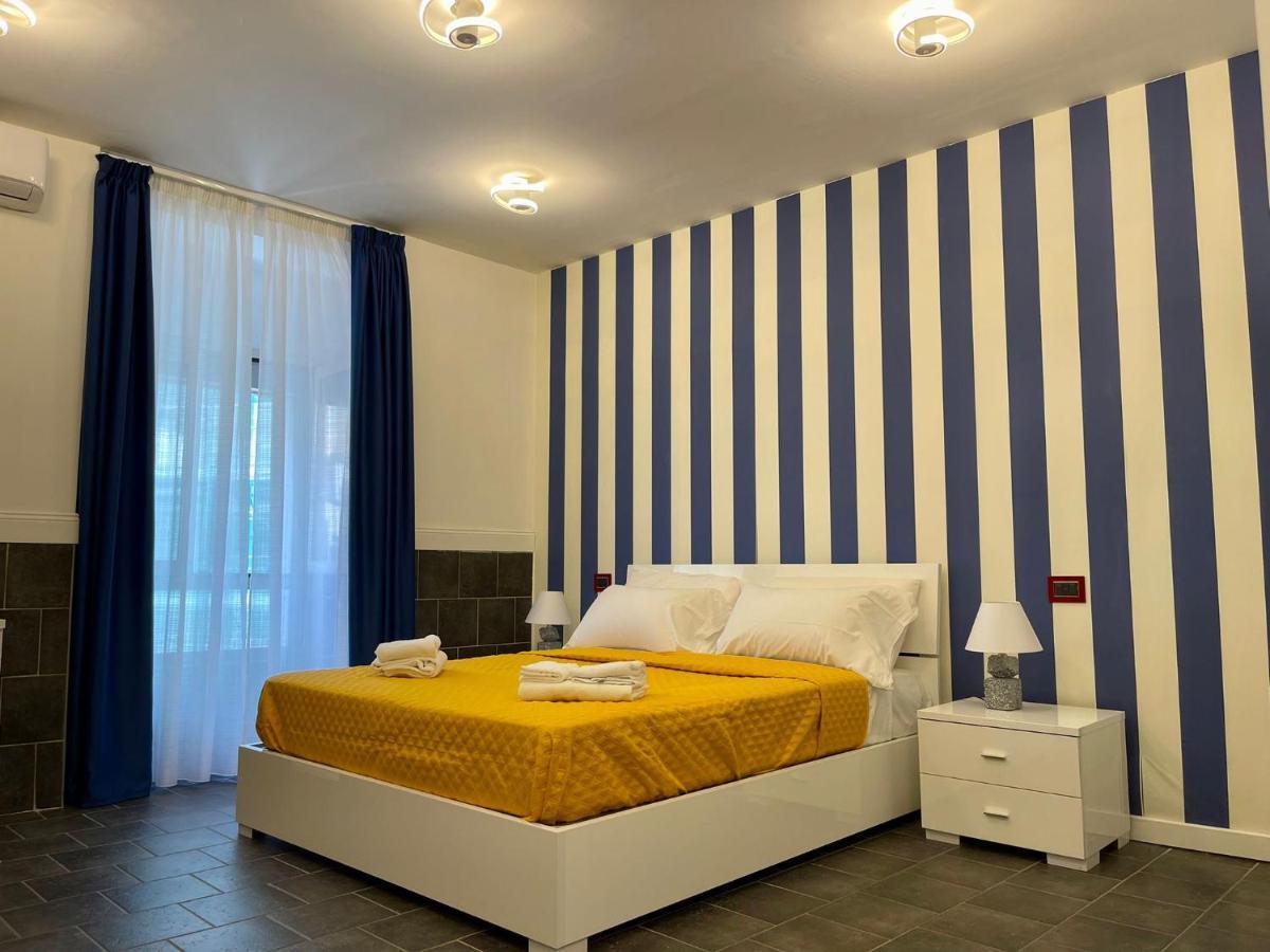 Hotel Yacht Club Angioino Napoli Esterno foto