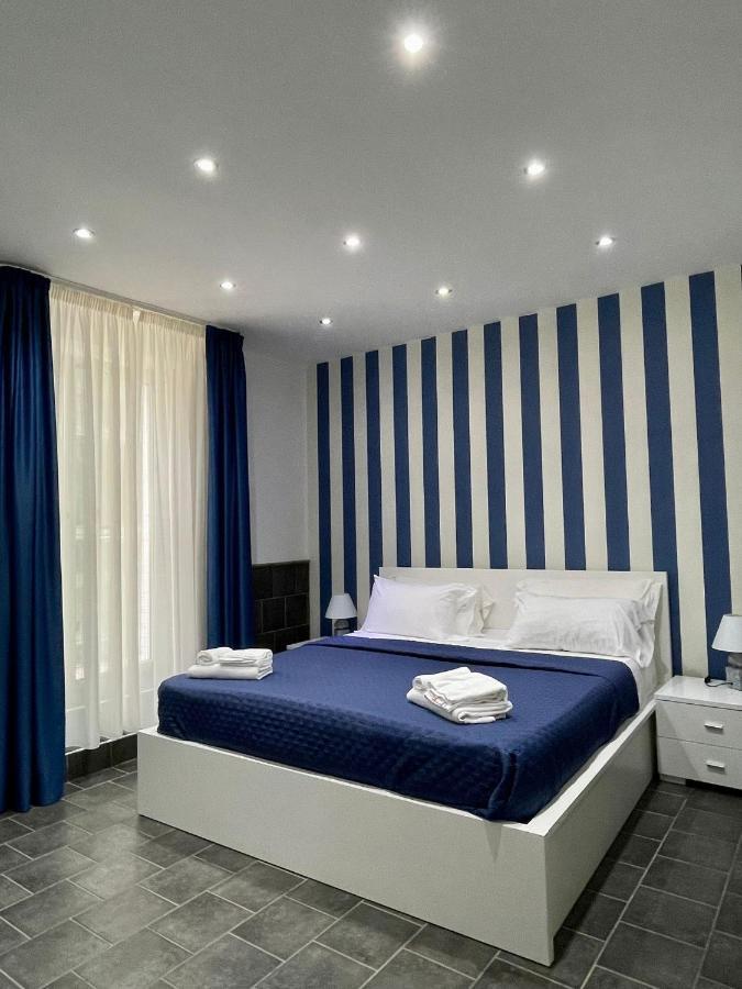 Hotel Yacht Club Angioino Napoli Esterno foto