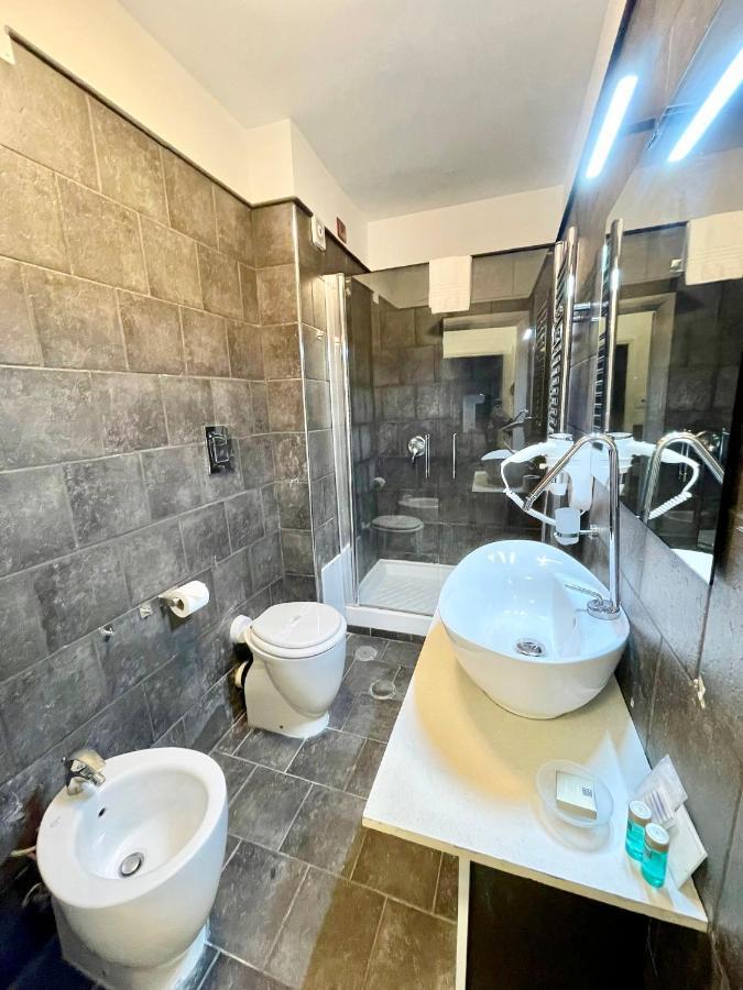 Hotel Yacht Club Angioino Napoli Esterno foto