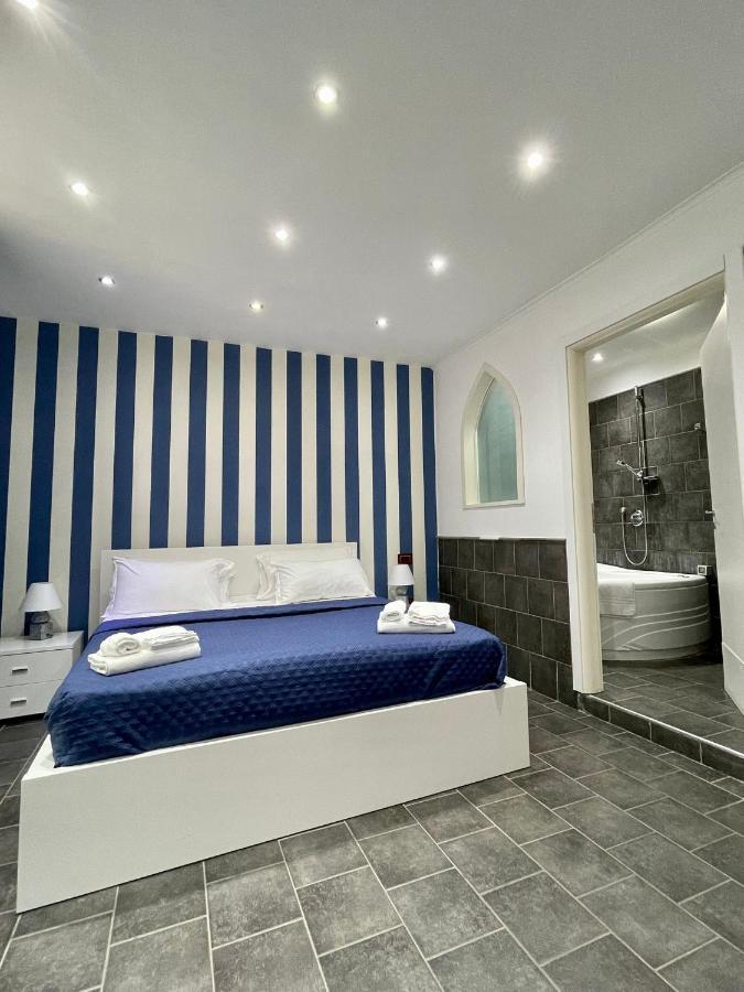 Hotel Yacht Club Angioino Napoli Esterno foto