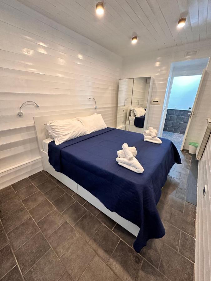 Hotel Yacht Club Angioino Napoli Esterno foto