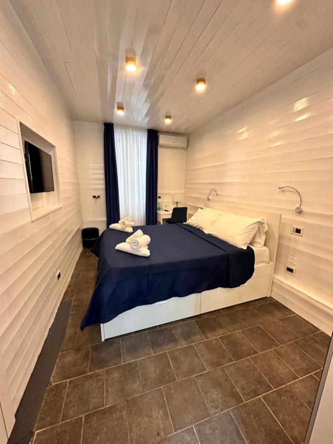 Hotel Yacht Club Angioino Napoli Esterno foto