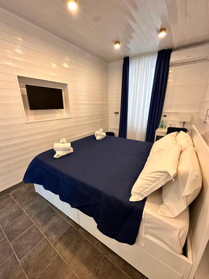 Hotel Yacht Club Angioino Napoli Esterno foto
