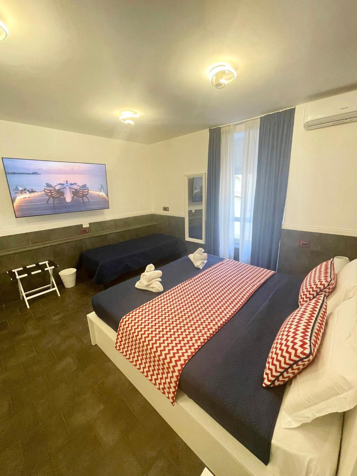 Hotel Yacht Club Angioino Napoli Esterno foto